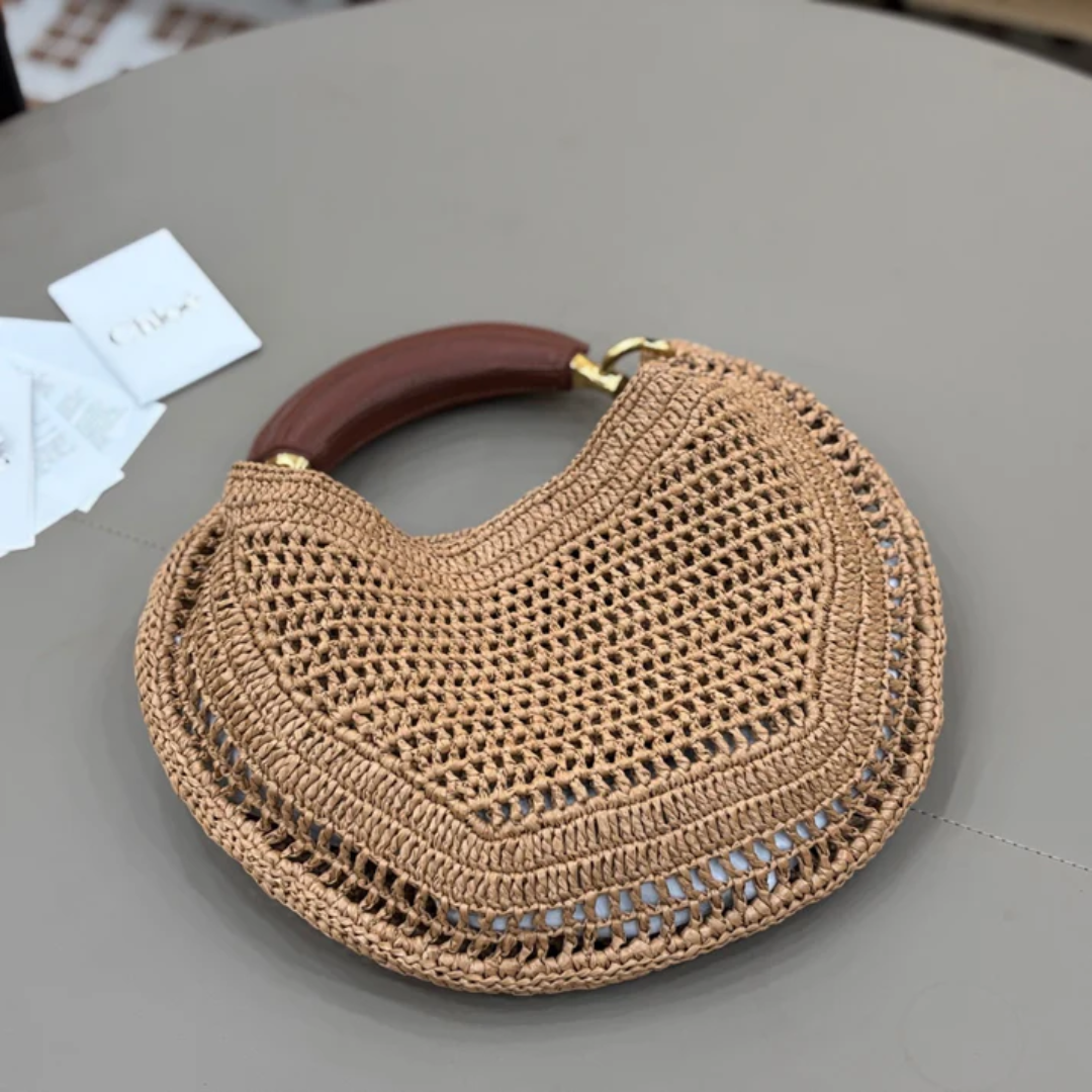 CHLOÉ SUMMER RAFFIA BANANA BAG
