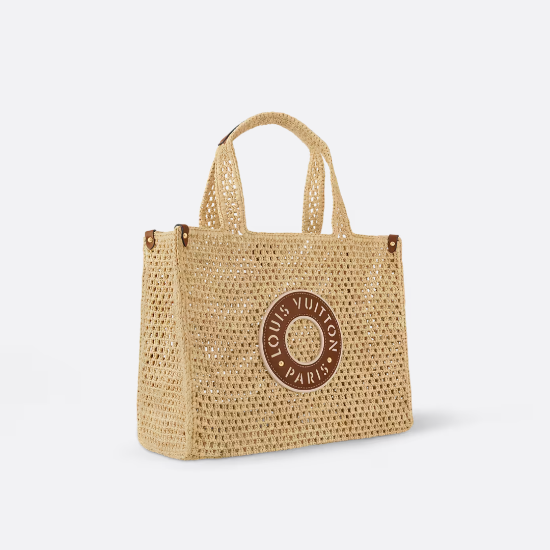 LOUIS VUITTON ONTHEGO MM HANDBAG MADE OF RAFFIA BY THE POOL