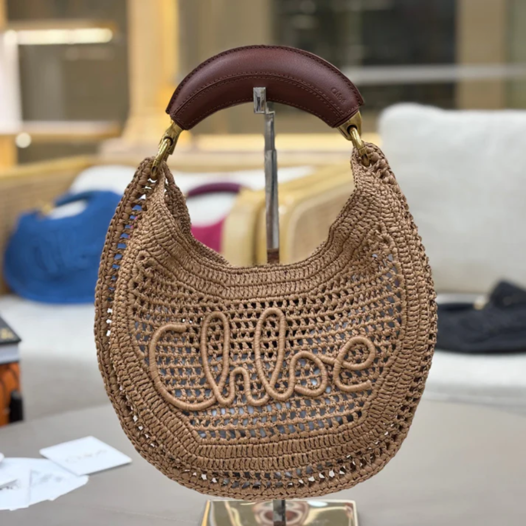 CHLOÉ SUMMER RAFFIA BANANA BAG