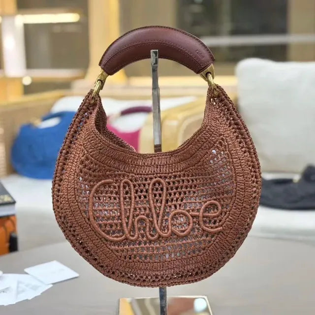 CHLOÉ SUMMER RAFFIA BANANA BAG