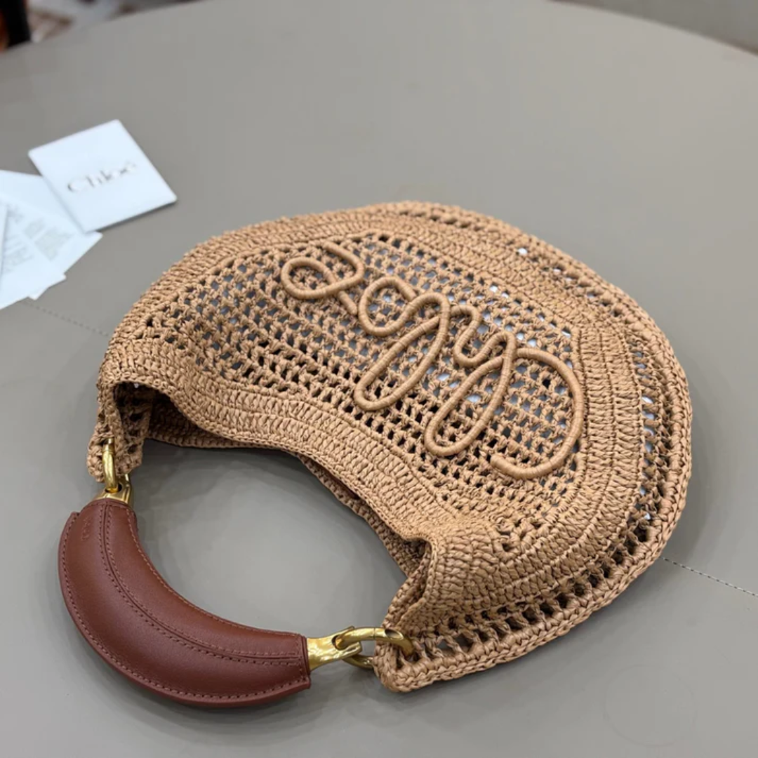 CHLOÉ SUMMER RAFFIA BANANA BAG