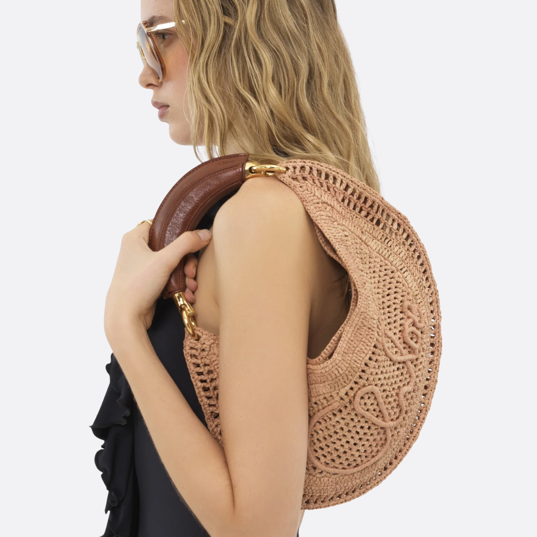 CHLOÉ SUMMER RAFFIA BANANA BAG