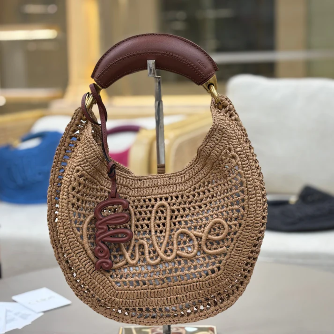 CHLOÉ SUMMER RAFFIA BANANA BAG