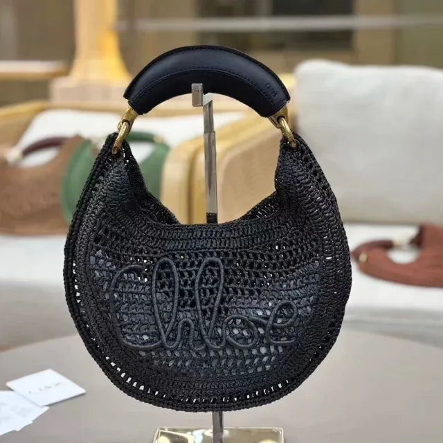 CHLOÉ SUMMER RAFFIA BANANA BAG